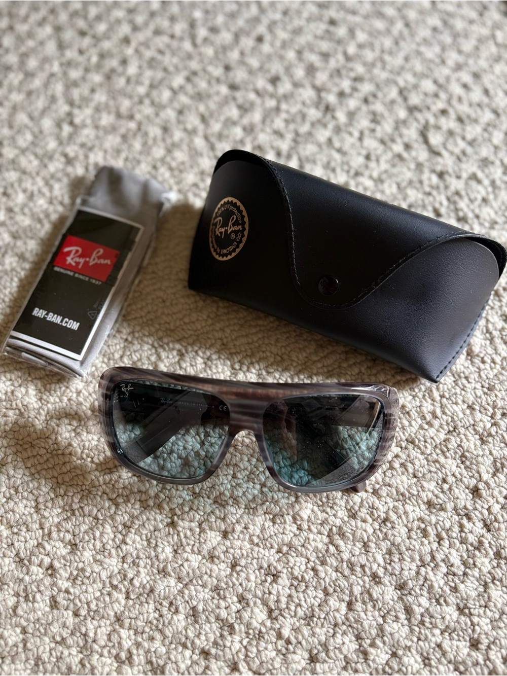 Ray-Ban Women’s Sunglasses with Case
